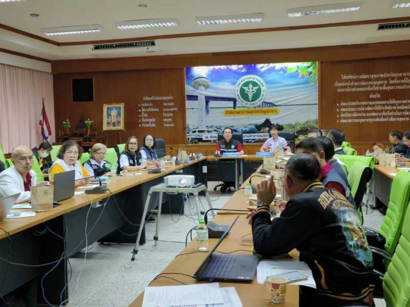 นายแพทย์สาธารณสุขจังหวัดมุกดาหารประชุมEOC ติดตามสถานการณ์แม่น้ำโขง