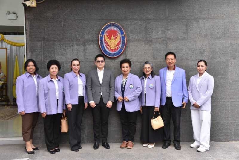 ประธานสภาอุตสาหกรรมท่องเที่ยวจังหวัดมุกดาหาร และ​ นส.เยาวลักษณ์​ ตั้ง​ประ​กิจ​ นายก​สมาคม​อุตสาหกรรม​ท่องเที่ยว​จังหวัด​มุกดาหาร​ พร้อมคณะกรรมการบริหารสมาคม และ​ สมาคมสื่อมวลชนจังหวัดมุกดาหาร​ เข้าพบท่านกงสุลใหญ่​ ณ​ แขวงสะหวัน​นะ​เขต