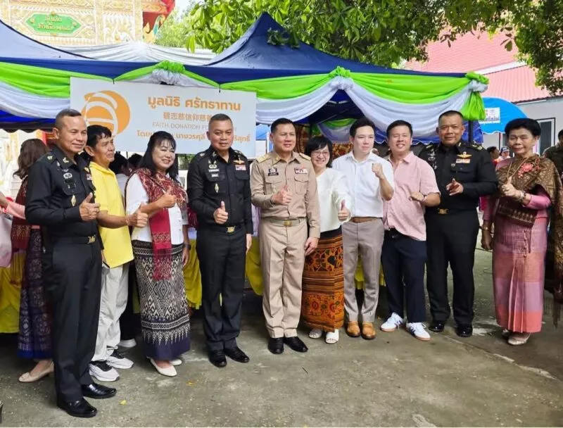 แม่ทัพภาคที่ 2 ถวายพระประธานทรงเครื่องสมัยอู่ทอง