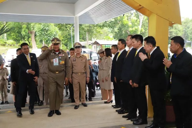 องคมนตรี ลงพื้นที่ติดตามโครงการอันเนื่องมาจากพระราชดำริ บ้านห้วยต้า อำเภอท่าปลา จังหวัดอุตรดิตถ์