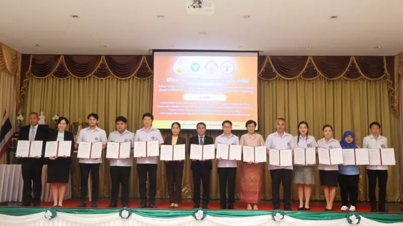 ศาลจังหวัดพังงาจัดพิธีลงนามบันทึกข้อตกลงความร่วมมือ ว่าด้วย “การบูรณาการความร่วมมือหน่วยงานภาครัฐและเครือข่ายชุมชนเพื่อการส่งต่อผู้เสพยาเสพติดเข้ารับการบำบัด รักษา และฟื้นฟูสมรรถภาพ ณ สถานพยาบาลของรัฐ”