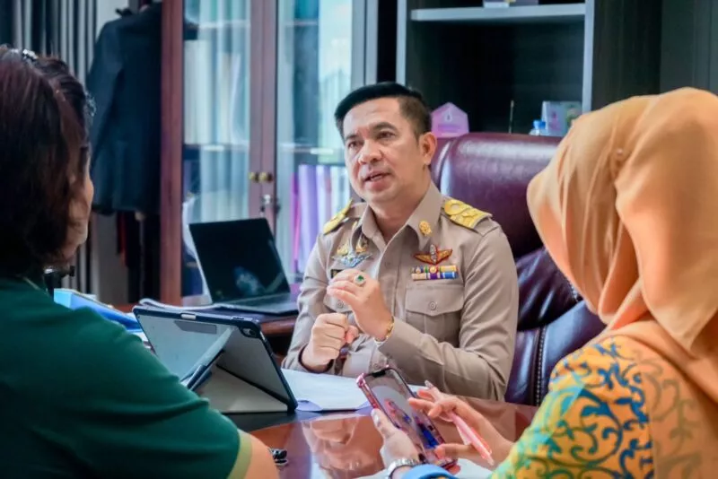 ศึกษาธิการนราธิวาส ขานรับ “No Drugs No Dealers” เดินหน้ามาตรการป้องกันและแก้ไขปัญหาในสถานศึกษา