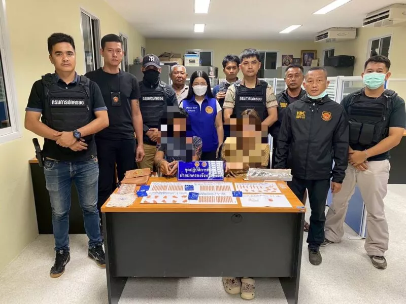 ปฏิบัติการ “เอราวัณ” พังงา บุกจับคู่รักค้ายาบ้า ยึดของกลางกว่า 1,000 เม็ด