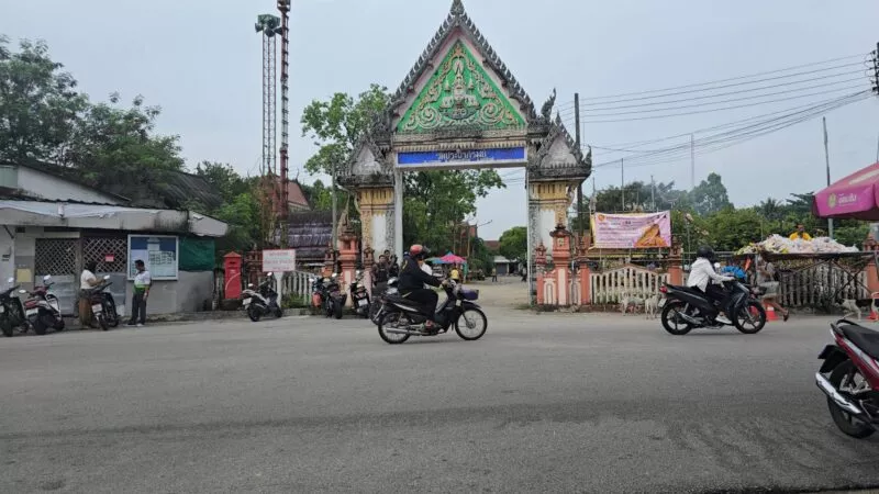 ชาวนราธิวาสร่วมทำบุญ “วันรับตายาย” คึกคัก