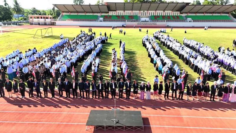 ม.นราธิวาสราชนครินทร์ จัดพิธีเคารพธงชาติไทย เนื่องในวันพระราชทานธงชาติ ประจำปี 2568 รวมพลังร้องเพลงชาติแสดงความภักดี