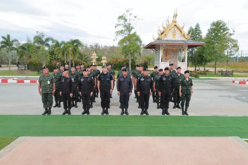 แม่ทัพภาคที่ 4 นำกำลังพลประกอบพิธีบวงสรวงสมเด็จพระนเรศวรมหาราช