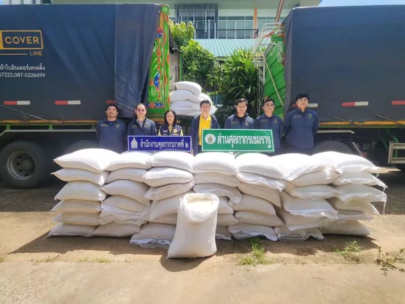 ศุลกากรภาคที่ 2 ตรวจพบรถบรรทุกพวง 18 ล้อ  ลักลอบนำข้าวไก่น้อยโดยไม่ผ่านพิธีการศุลกากร มูลค่าเกือบ 2 ล้านบาท