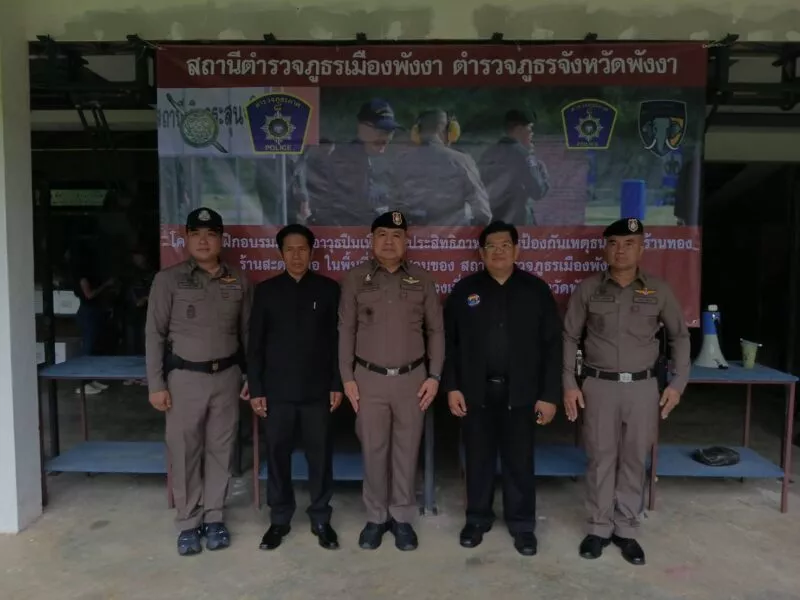 ตำรวจพังงา เปิดฝึกอบรมการใช้อาวุธปืน เพิ่มประสิทธิภาพในการป้องกันเหตุ ธนาคาร ร้านทอง ร้านสะดวกซื้อ