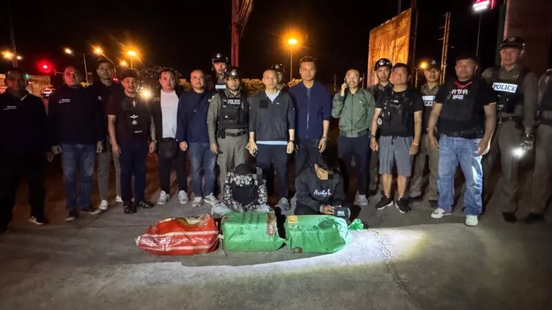 ตชด.ภาค 2 ไล่ล่า พ่อค้ายาเสพติดรายใหญ่ กว่า 200 กิโล พร้อมยาบ้า 600,000 เม็ด สารภาพรับจ้างชาวลาว