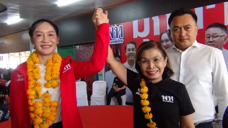 มนพร ลุยเปิดตัวผู้สมัคร สส ทั้ง 2 เขต จังหวัดมุกดาหารพร้อมทวงพื้นที่คืน