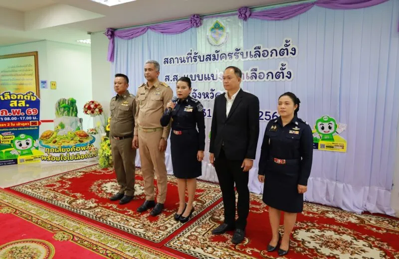 วันแรกการรับสมัคร ส.ส. แบบแบ่งเขตจังหวัดพังงา ทั้งผู้สมัครและกองเชียร์คึกคัก
