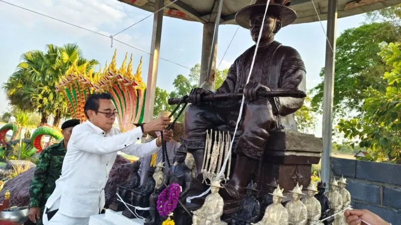 แห่ส่องเลขธูปมงคล งานพุทธาภิเษกองค์พระเจ้าตากสินมหาราช วัดศรีสมบูรณ์รัตนาราม คึกคัก