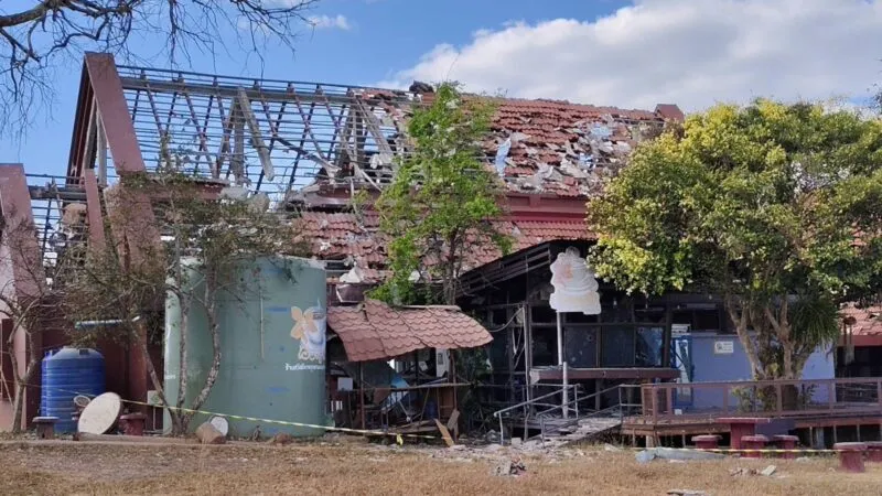 “ศรีสะเกษ” คณะผู้ช่วยทูตทหาร 17 ประเทศ ลงพื้นที่ตรวจสอบความเสียหายเหตุปะทะไทย-กัมพูชา ที่ชายแดนเขาพระวิหาร