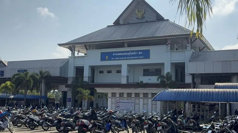 เหตุบึ้มปั๊มน้ำมันไม่ส่งผลกระทบต่อนักท่องเที่ยว หอการค้าวอนภาครัฐสรุปเกิดอะไรขึ้นก่อการร้ายหรือทำลายเศรษฐกิจ