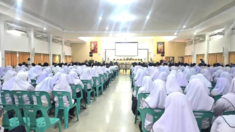 “สานสัมพันธ์ศรัทธา… สู่ความสำเร็จแห่งเยาวชน” รร.นราธิวาส จัดพิธีใหญ่ ‘รักษ์อัล-กรุอาน’