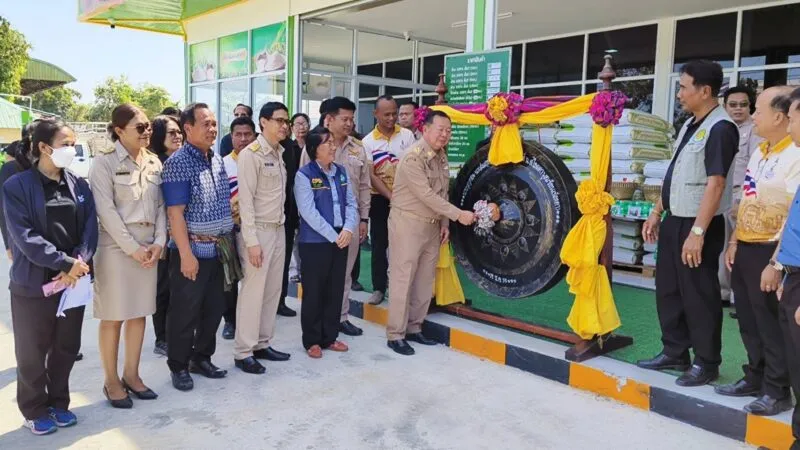 รองพ่อเมืองศรีสะเกษ เปิดโครงการตลาดนัดข้าวเปลือก ส่งเสริมเกษตรกรสร้างรายได้ที่เป็นธรรม