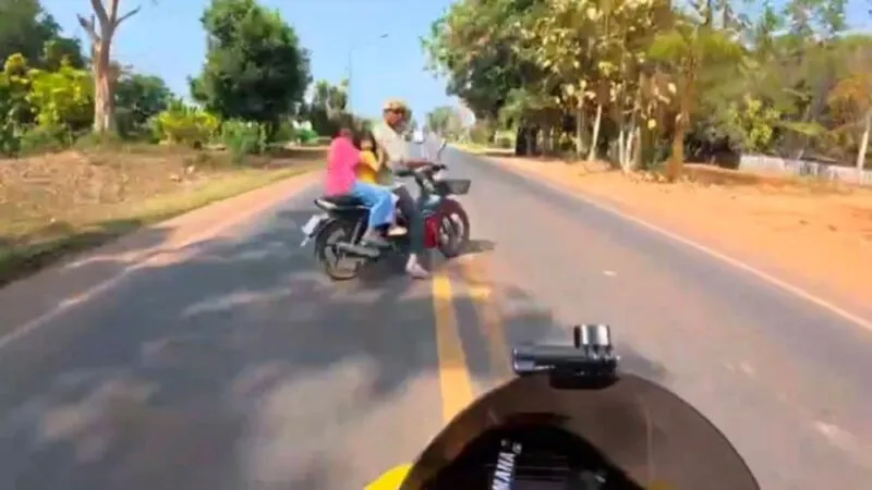 ซิ่งบิ๊กไบค์ชนลุงขาขาด เจ็บ 3 ราย หลานสาว 5 ขวบซ้อนท้ายมาด้วยกระเด็นขาหัก