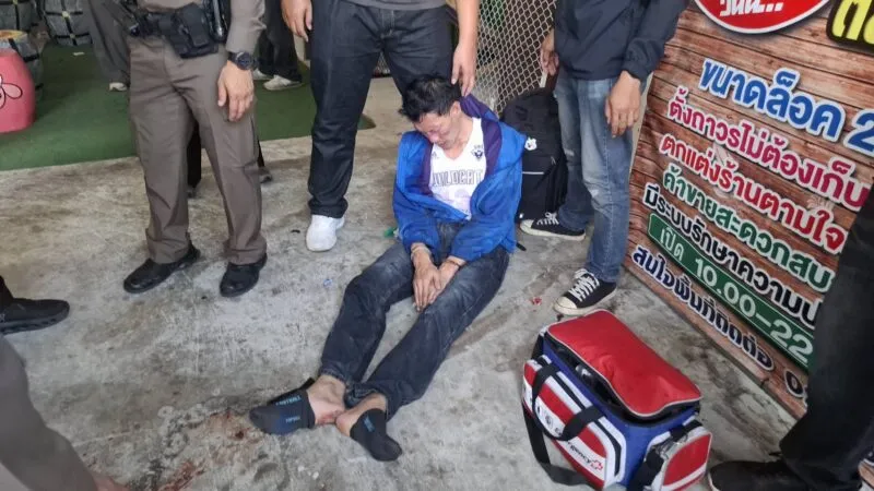 คนร้ายบุกเดี่ยวราดน้ำมันขู่ส่งเงินสด 5 ล้าน สุดท้ายไม่รอดถูกพลเมืองดีรุมกระทืบอ่วม