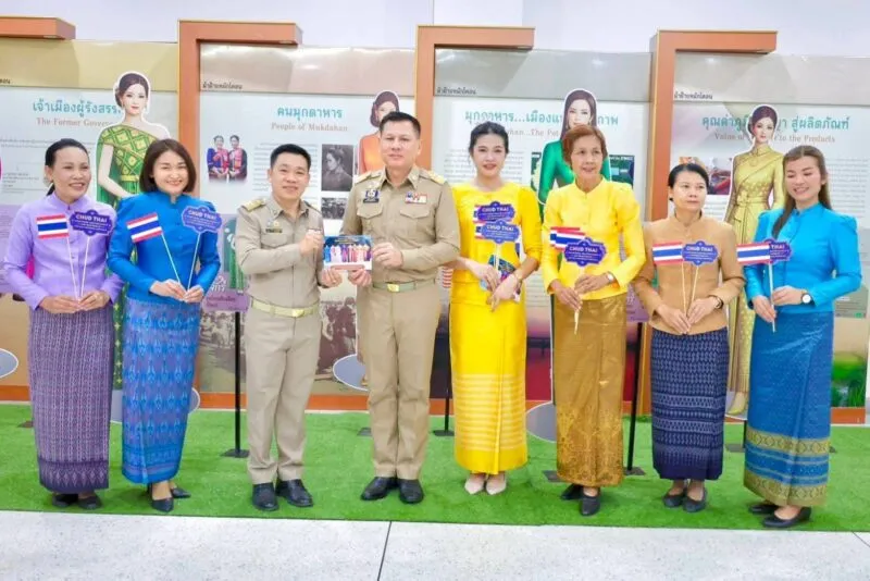 จังหวัดมุกดาหารรณรงค์การสวมใส่ ชุดไทยพระราชนิยม หรือ ผ้าไทย ผ้าท้องถิ่น ในการประชุมกรมการจังหวัดมุกดาหาร