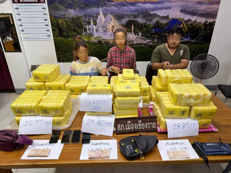 ตำรวจ สภ.เมืองเชียงราย รวบแก๊งขนยาบ้า ยึดของกลาง 1.64 ล้านเม็ด