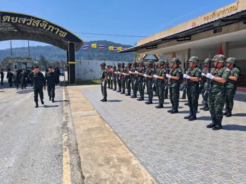 ผบ.ทสส. ลงพื้นที่นราธิวาส ตรวจเยี่ยม บก.ควบคุมสุริโยทัย ย้ำปฏิบัติหน้าที่ยึดประชาชนเป็นศูนย์กลาง