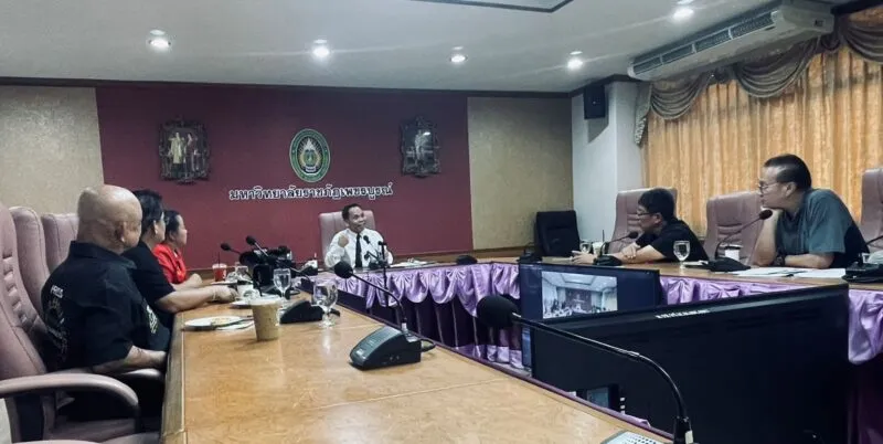 มหาวิทยาลัยราชภัฏเพชรบูรณ์ ตั้งโต๊ะแถลงข่าว ชี้แจงโครงการจัดตั้งวิทยาลัยนานาชาติ และการอนุมัติคุณวุฒินักศึกษาชาวจีน