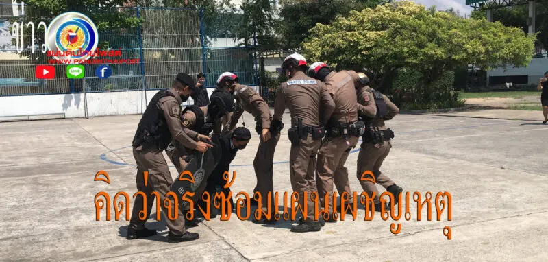 นักเรียนวิ่งกระเจิงชายคลั่งบุกโรงเรียน