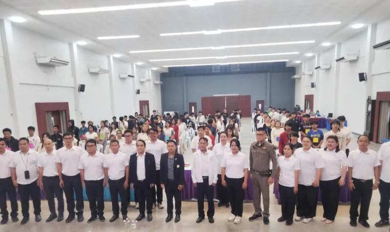 สกร.ระดับอำเภอเมืองมุกดาหาร จัดทำโครงการสถานศึกษาปลอดยาเสพติดและอบายมุข