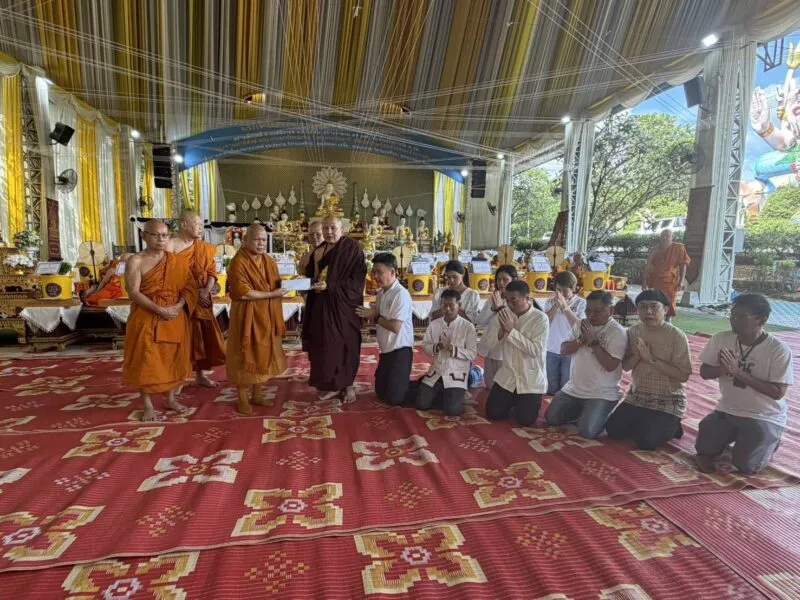 ชมรมสื่อออนไลน์ ศูนย์ข่าวภาคเหนือ เพจอีจัน  ร่วมถวายเทียนพรรษา “ครูบาอริยชาติ”