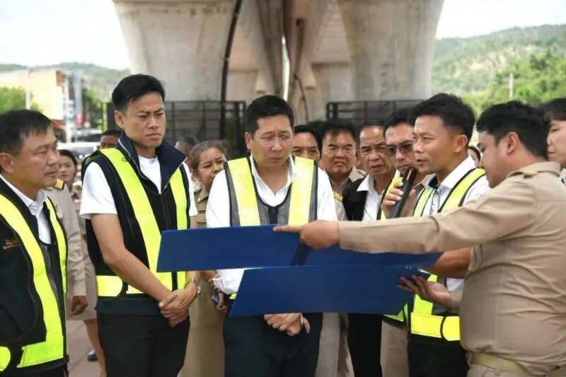 รมช.คมนาคม ลงพื้นที่ อ.ด่านมะขามเตี้ย รับฟังปัญหาของประชาชน