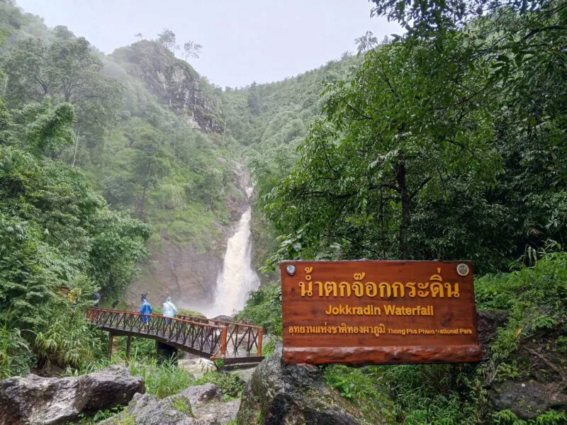 เชิญชวนเที่ยวอุทยานอย่างปลอดภัย พร้อมคำแนะนำจาก หัวหน้าแจ็ค ยุทธพงค์  ดำศรีสุข หัวหน้าอุทยานฯ