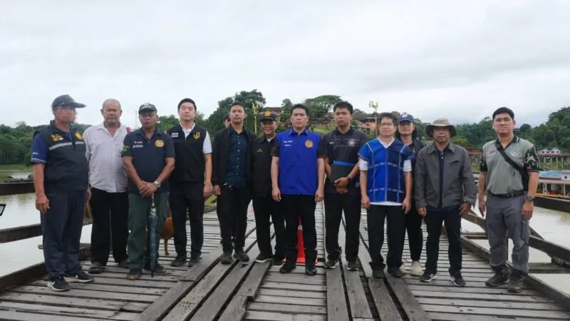 ตรวจเข้มโครงสร้าง “สะพานมอญ” หลังมรสุมถล่ม โยธาฯ สั่งจำกัดนักท่องเที่ยว – งดเดินริมขอบ