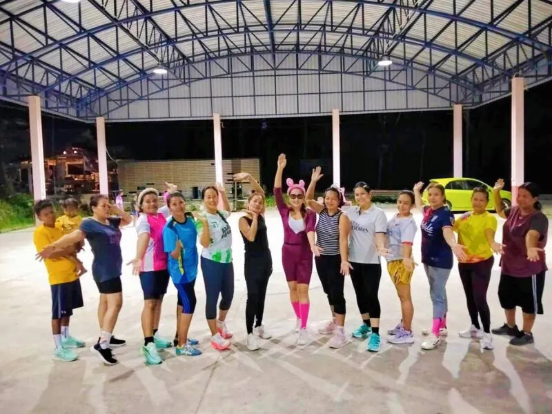 🏃‍♀️💪 รวมพลังคนรักสุขภาพ! ชาวบ้านชวนกันออกกำลังกาย สร้างสุขภาพดี สร้างความสามัคคีให้ชุมชน ❤️