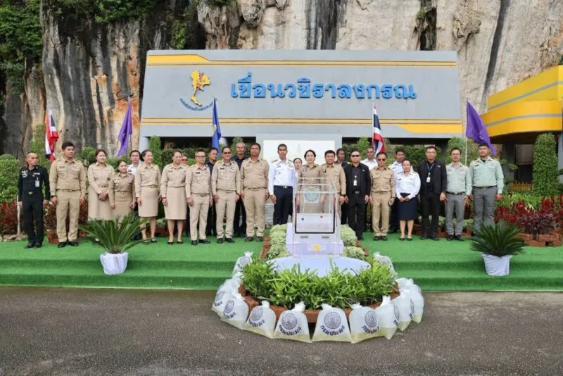 ผวจ.นำทุกภาคส่วนร่วมพิธีปล่อยพันธุ์สัตว์น้ำออนไลน์ ในโอกาส 100 ปี กรมประมง