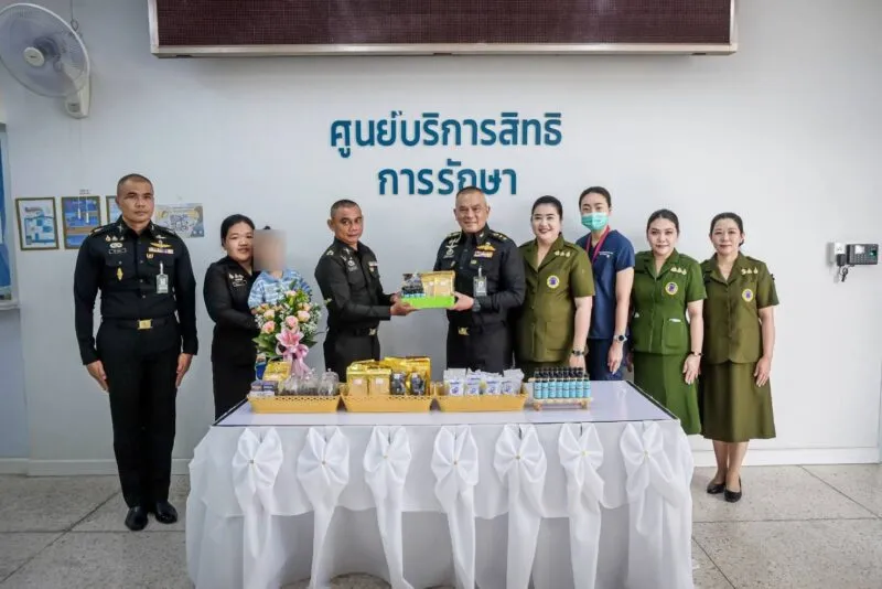 ผบ.ร.29 พร้อมภริยา มอบอุปกรณ์ประกอบอาชีพเสริม