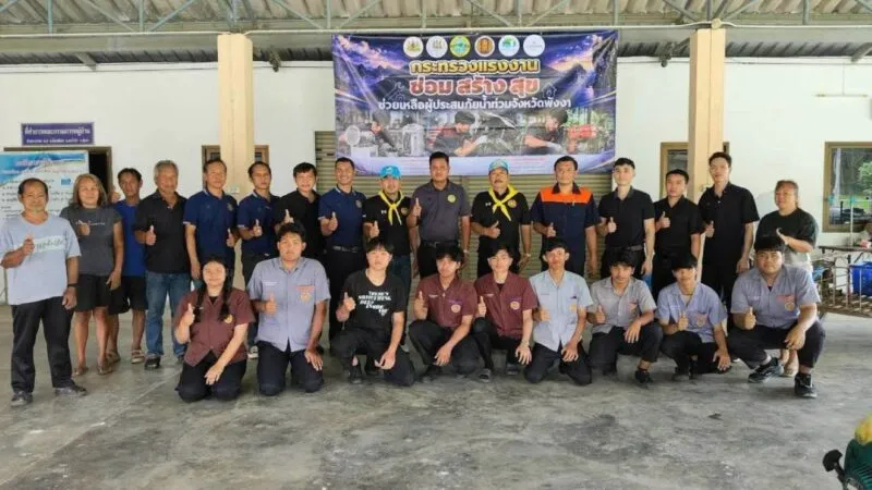 นักศึกษาวิทยาลัยการอาชีพตะกั่วป่า ร่วม “ซ่อม สร้าง สุข” ฟื้นฟูผู้ประสบภัย