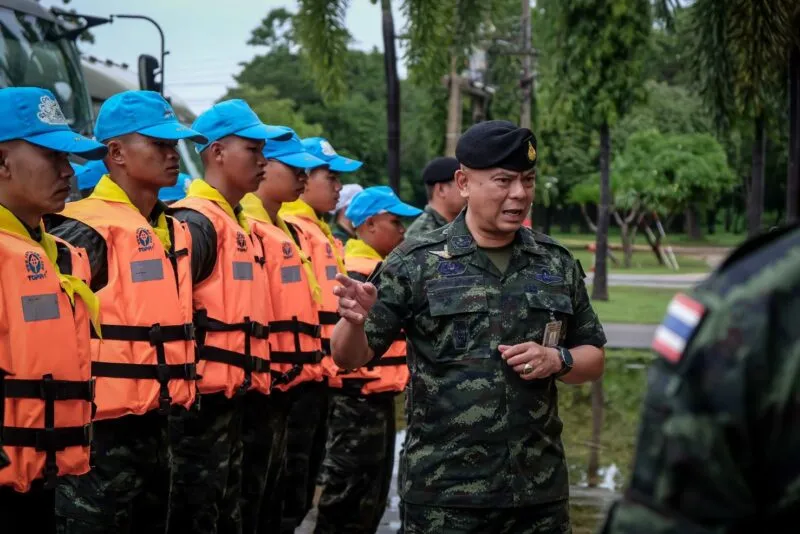 ทหาร พล.ร.9 (ร.29) ลงพื้นที่ช่วยเหลือผู้ประสบเหตุอุทกภัยในพื้นที่กาญจนบุรี และสุพรรณบุรี