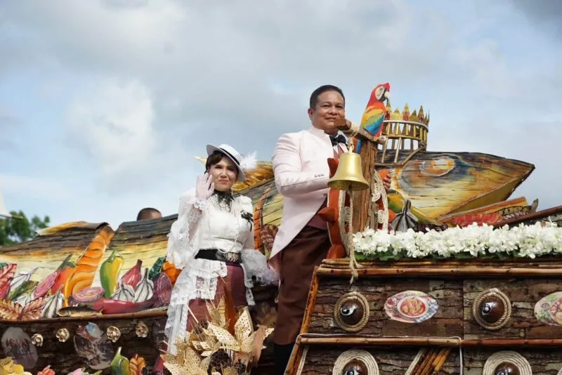 นราธิวาสเปิดงาน “ของดีเมืองนรา” ครั้งที่ 49 ยิ่งใหญ่ ชูขบวนแห่พหุวัฒนธรรม 13 อำเภอ