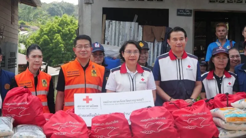 ผวจ.กาญจน์ ลงพื้นที่สังขละบุรี มอบถุงยังชีพ เยี่ยมผู้ประสบภัย พร้อมติดตามระดับน้ำสะพานมอญ