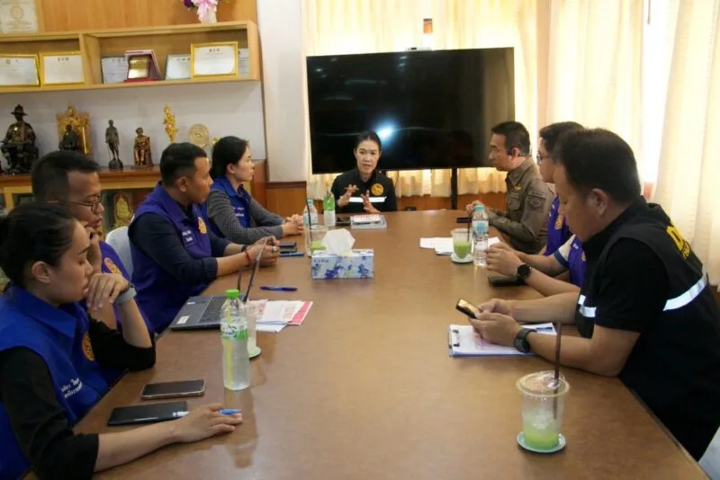 พ่อเมืองกาญจน์ สั่งลุยตรวจสถานประกอบธุรกิจโรงแรม ทั่วจังหวัด โรงแรมหรูระดับ 3 ดาว ริมน้ำแม่กลอง โดนแล้ว 1 แห่ง พบผู้ถือหุ้นเป็น ไทย-เกาหลี