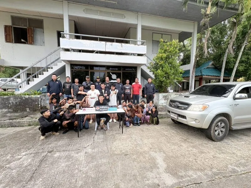 ตม.นราฯ เปิดแผนยุทธการเอกซเรย์พื้นที่แนวชายแดน ร่วมหน่วยความมั่นคง จับกุมแรงงานต่างด้าว 21 คน พร้อมคนไทย 1 คน