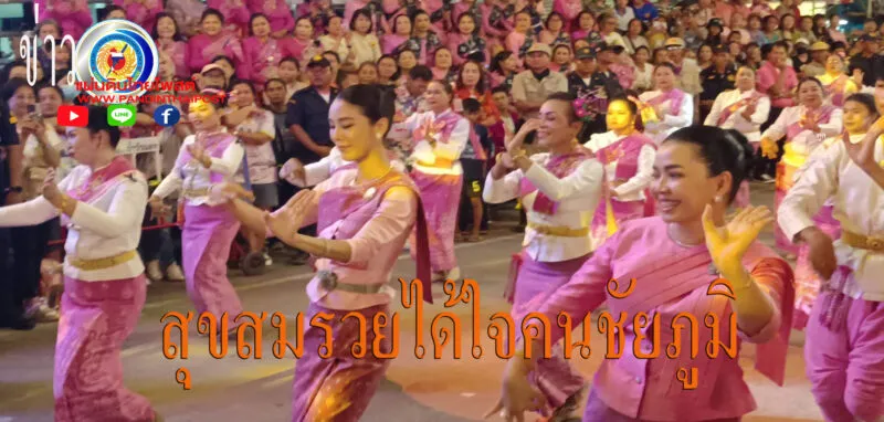 รมต.สุขสมรวย”ลำหน้าเวทีหมอลำ(ลำหน้าห้านหมอลำ)เปิดงานบุญกระธูปออกพรรษาหนึ่งเดียวในโลก